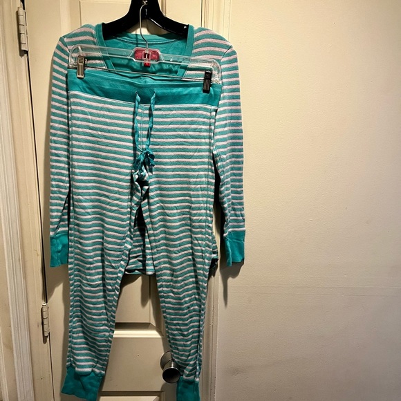 Victoria’s Secret pajama set - Picture 7 of 16